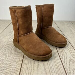 UGG Classic II Genuine Shearling Lined Short Boot US5 Chestnut Suede $170